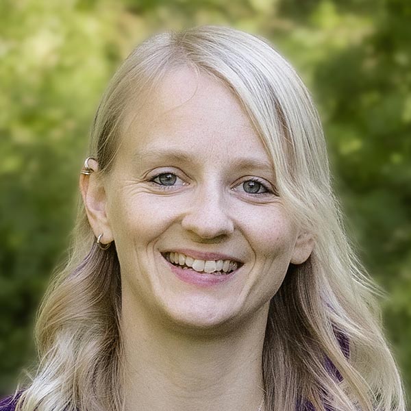 Julia Recker